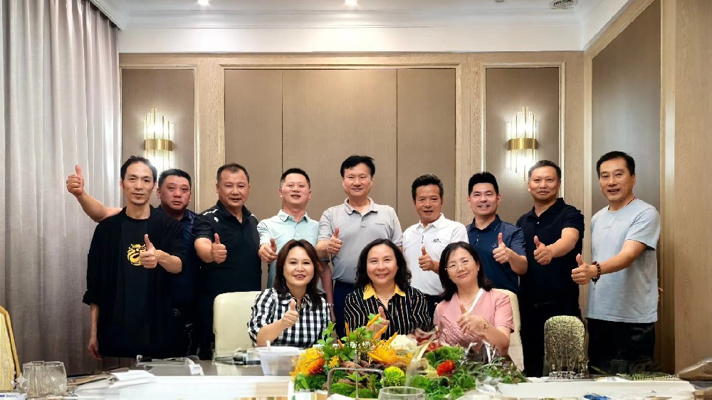 垫江县委常委王瑛一行来北京重庆垫江企···